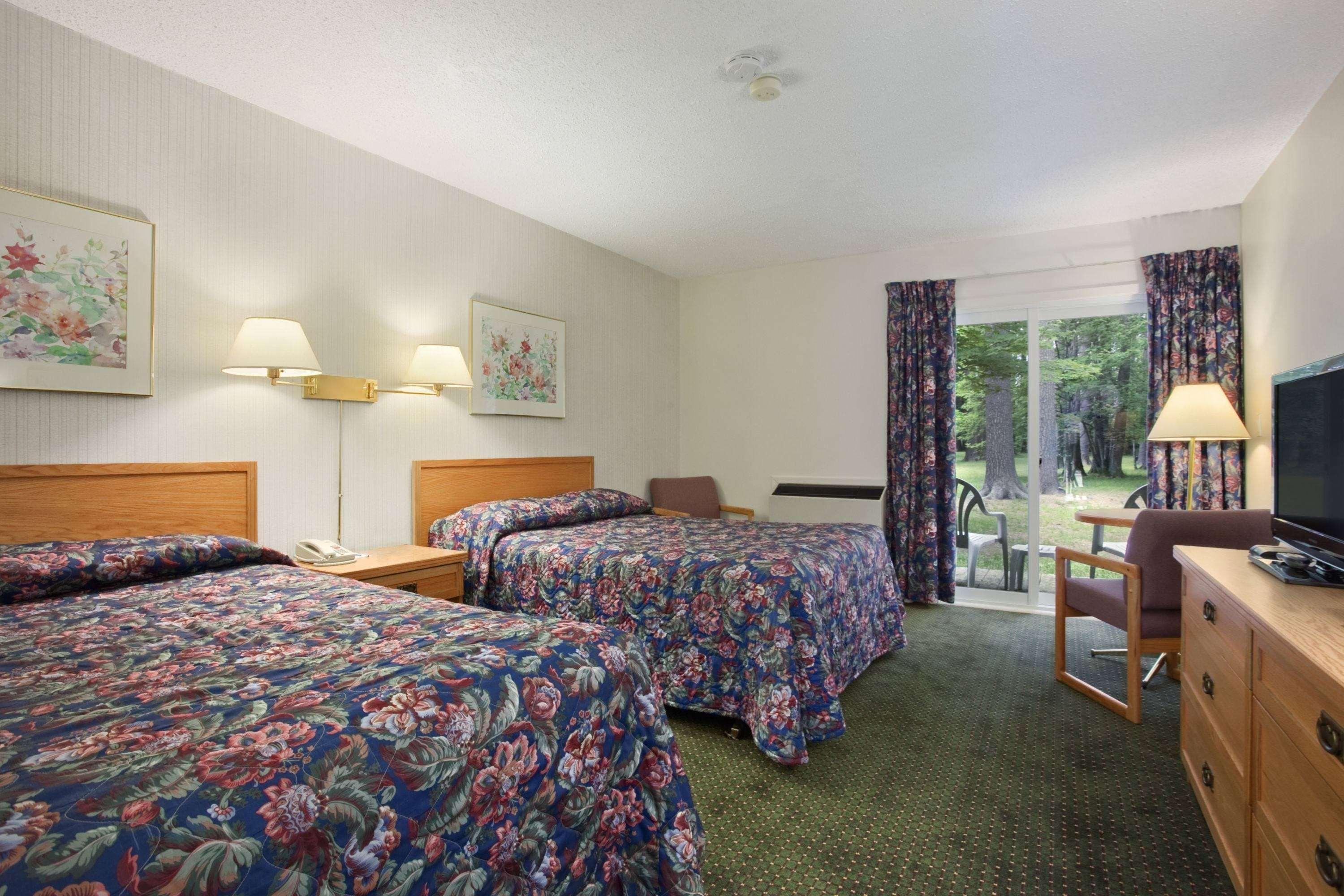 Travelodge By Wyndham Bracebridge Exteriör bild