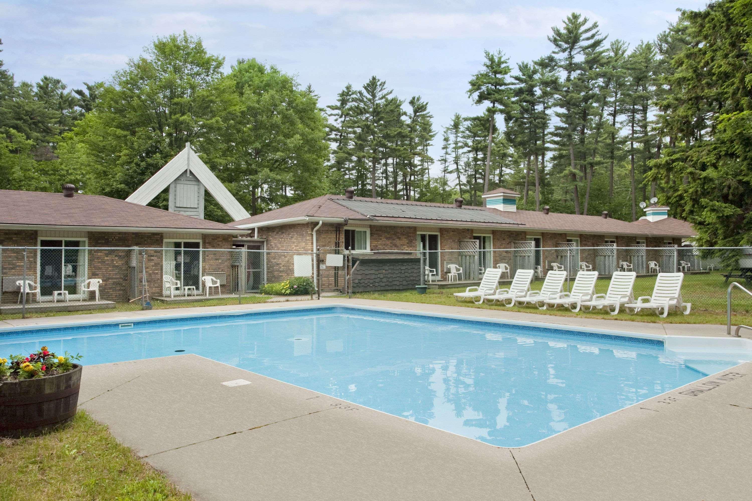 Travelodge By Wyndham Bracebridge Exteriör bild
